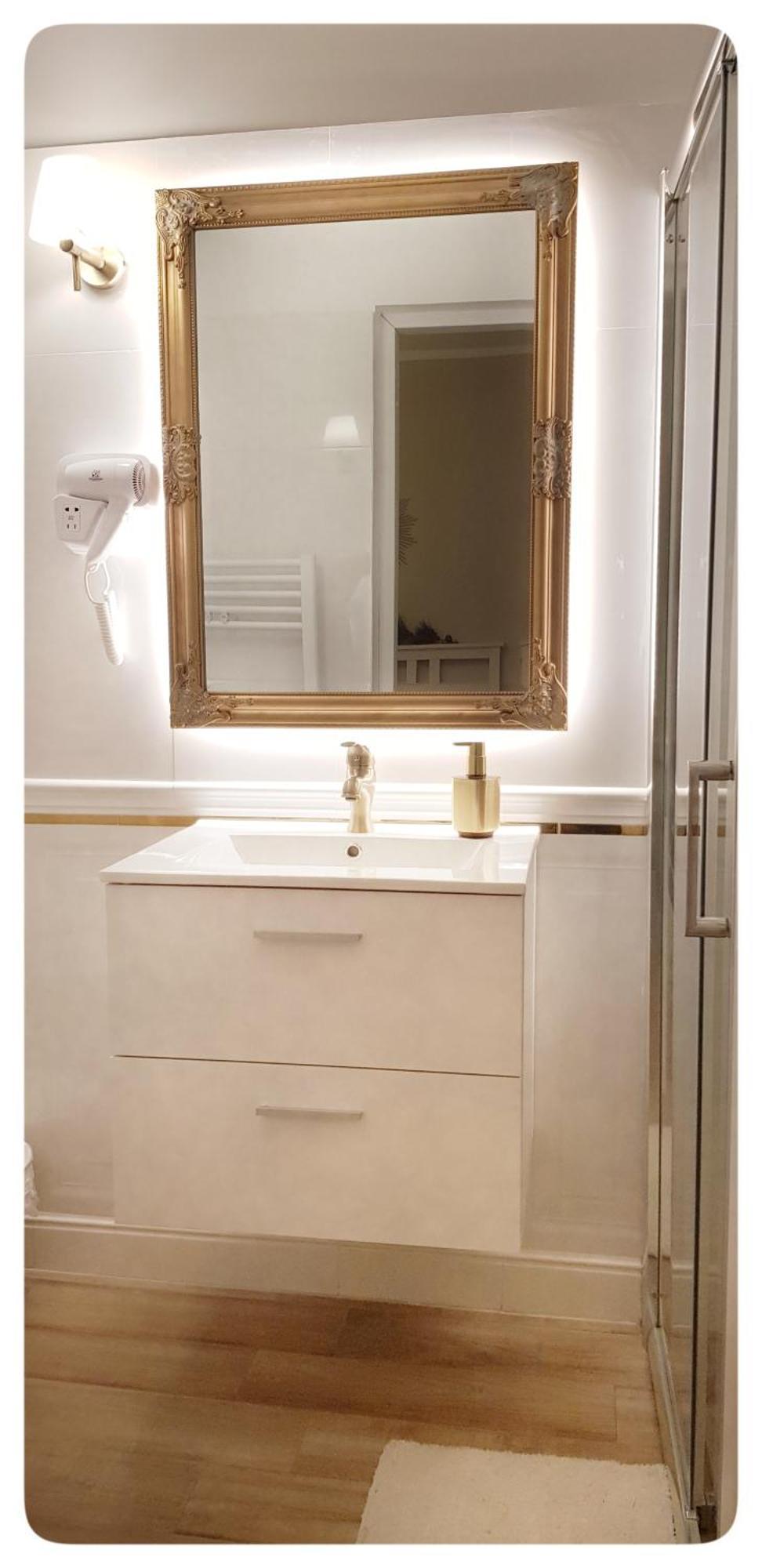 Elania Residence Târgu Jiu Екстериор снимка