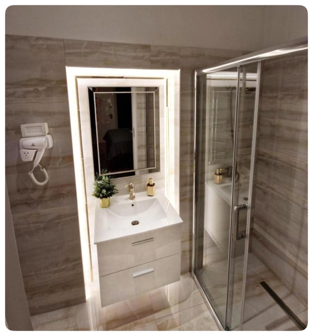 Elania Residence Târgu Jiu Екстериор снимка